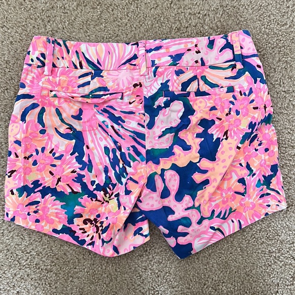 Lilly Pulitzer size 2 Callahan shorts with 5” inseam - Picture 3 of 3